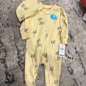 NWT Carter's 2 Piece Set (9M)